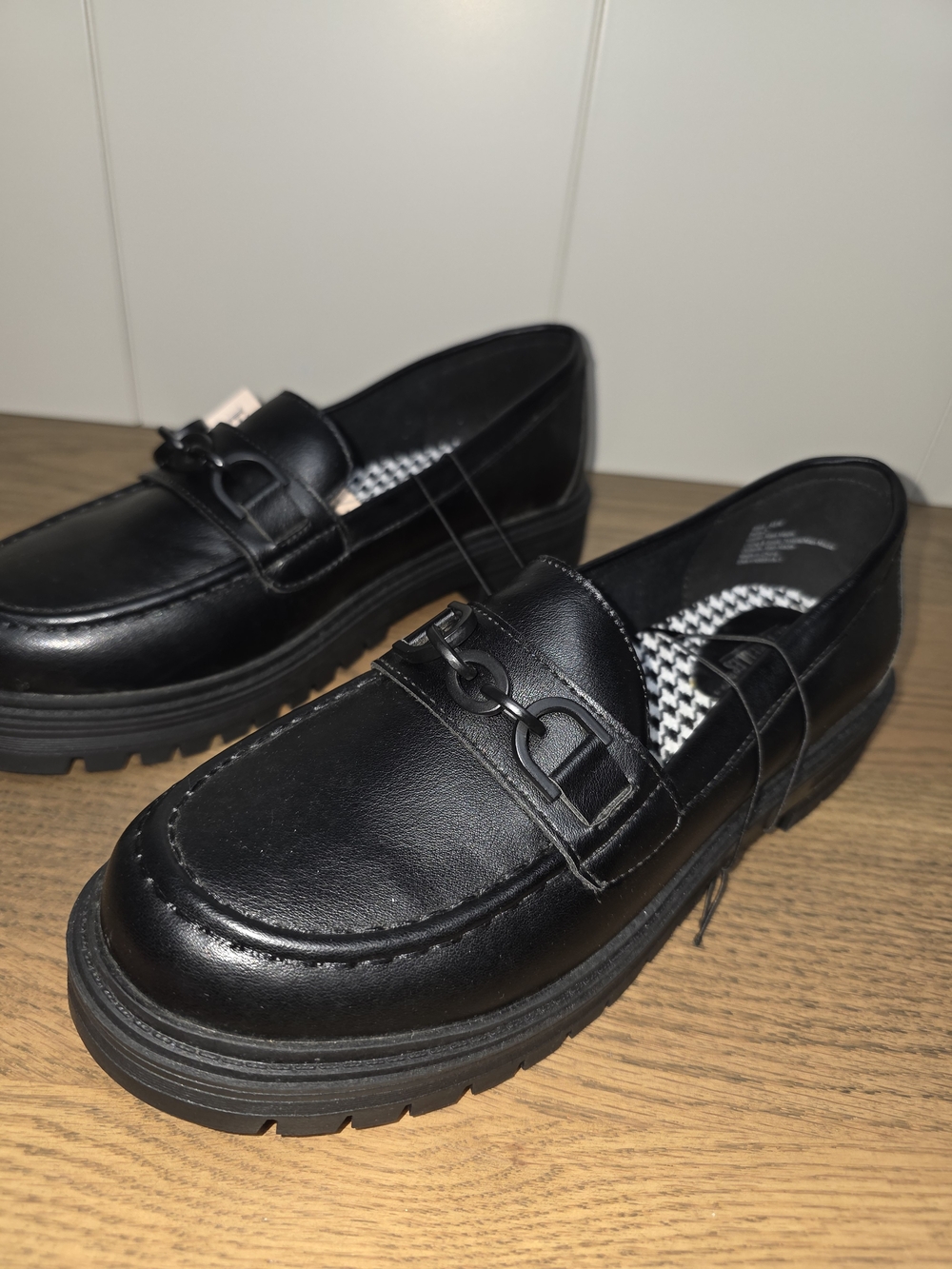 Seychelles Black Leather Loafers with Chain Detail Chunky Goth Grunge Sz 8 1/2 W